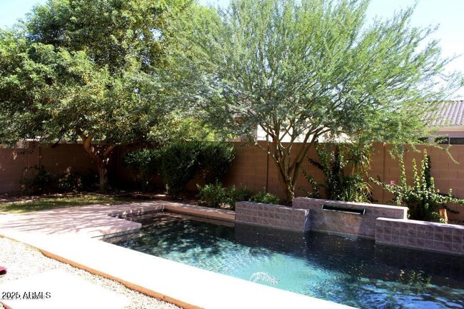 Foto del edificio - 42041 W Carlisle Ln