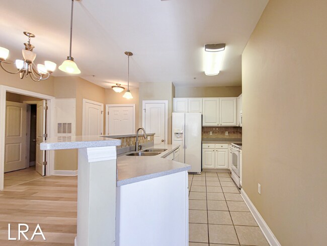 Building Photo - 100 Gateway Condos Dr