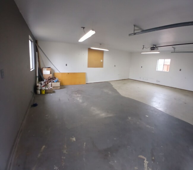 Building Photo - 3 bed 2 bath 2 car garage Los Osos