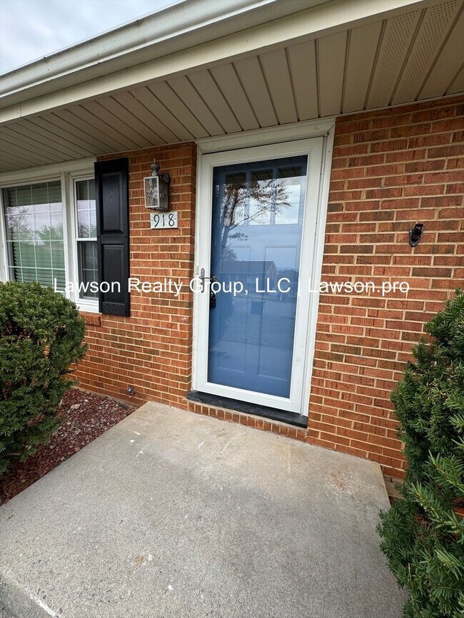 Foto del edificio - Beautiful Salem split level near the VA hospital