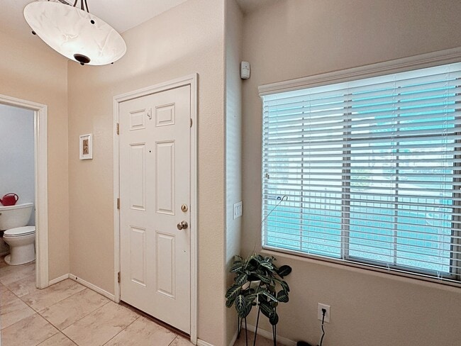 Foto del edificio - 3 BEDROOM + LOFT HOME IN GATED COMMUNITY I...