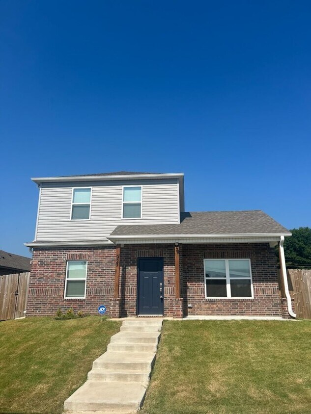 Building Photo - 4 bedroom home in Fayetteville