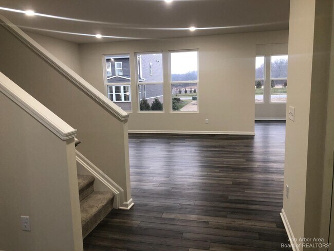 Building Photo - 751 Haywood Dr