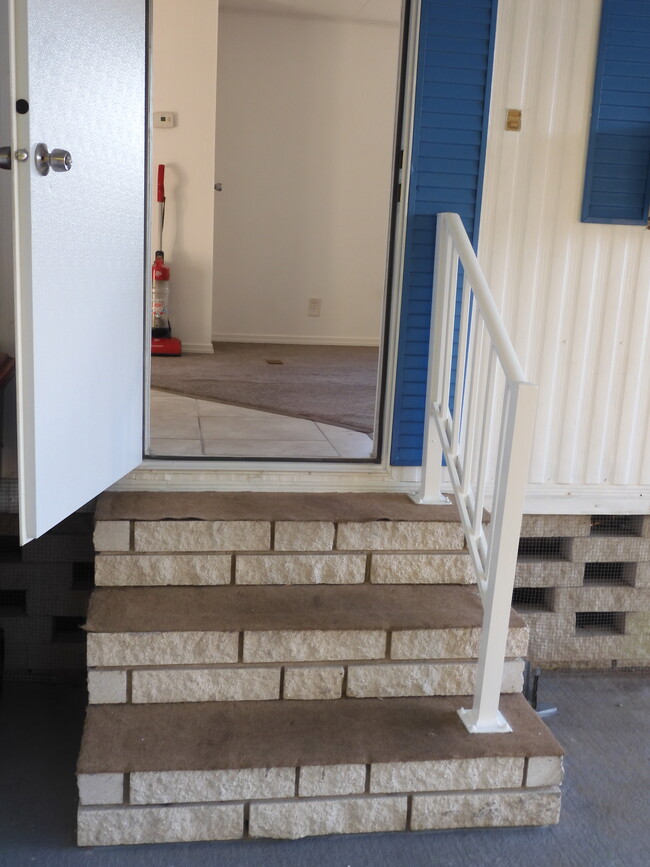 PASAMANOS - 7434 Hob Ln