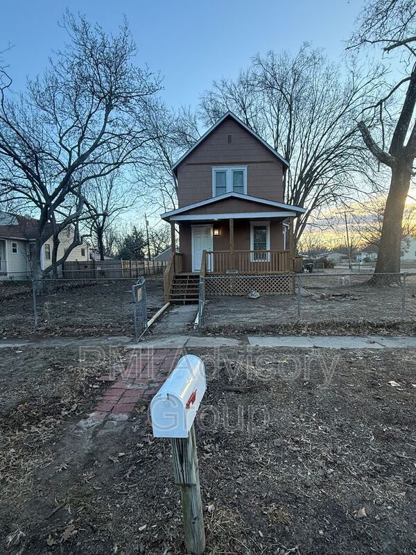 Building Photo - 1304 NE Forest Ave