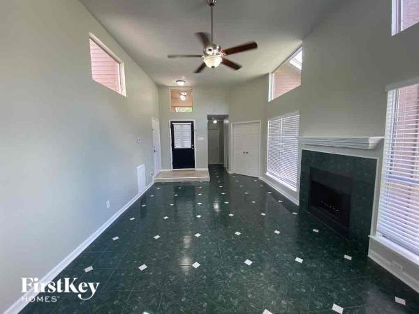 Foto del edificio - 8418 Elm Lake Dr