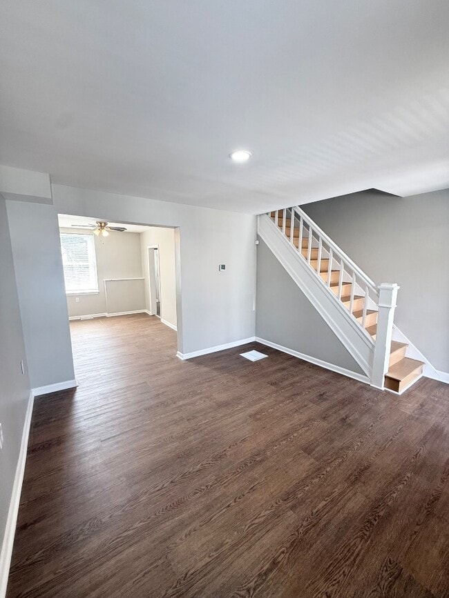 Building Photo - 3427 Ravenwood Ave