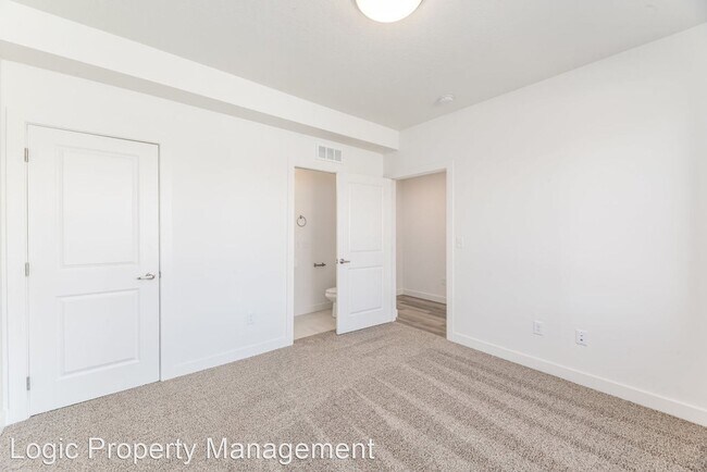 Foto del edificio - 4 br, 4 bath House - 3544 S. Blue Tee Lane