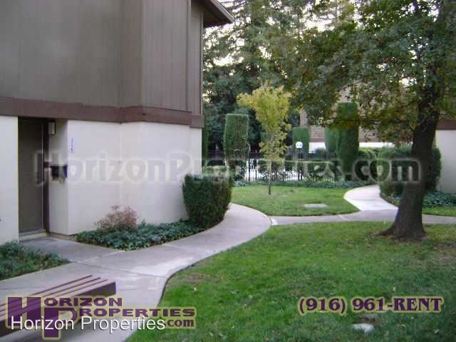 Building Photo - 3550 Larchmont Square Ln