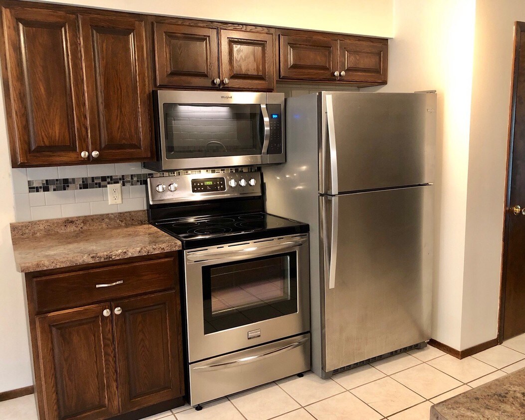 Remodeled Kitchen - 709 Hawthorn Ave