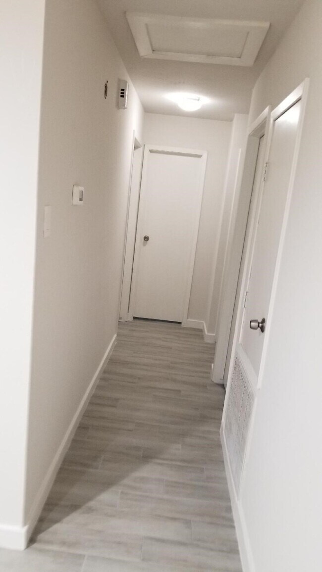 Foto del edificio - 320 Bert St