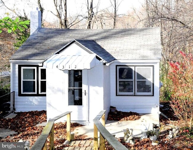 Building Photo - 4120 Calvert Dr