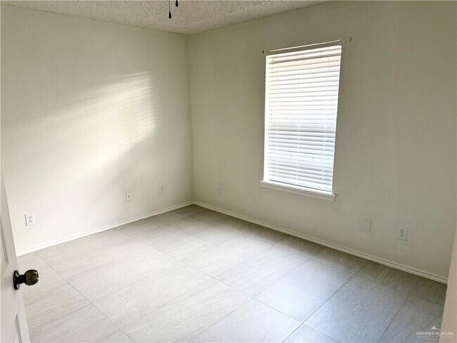 Foto del edificio - 7113 N 8th St