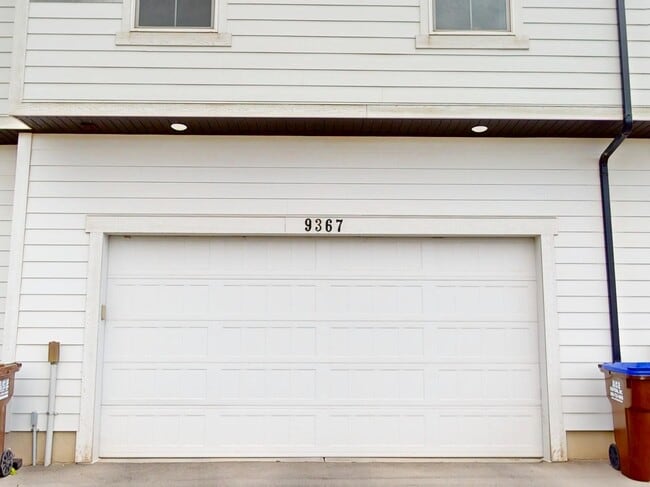 Building Photo - 9367 N Vernham Ln