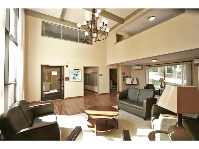 Building Photo - 1601 N Innsbruck Dr