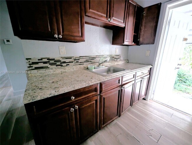 Foto del edificio - 535 NE 133rd St