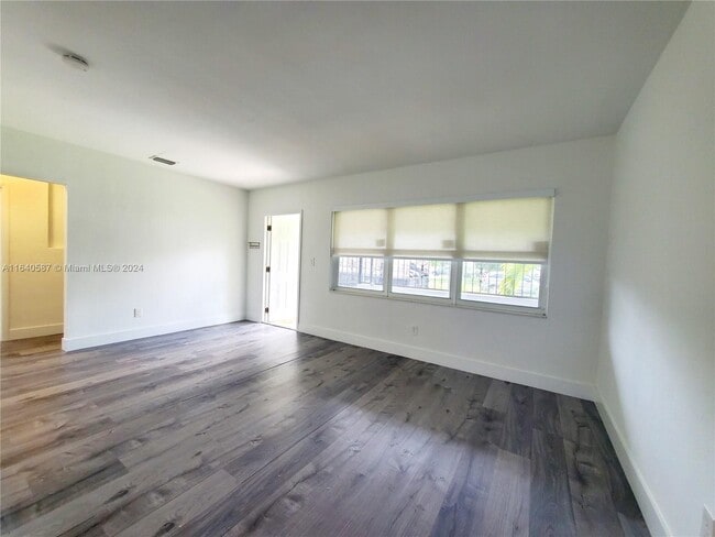 Building Photo - 115 NW 118th St