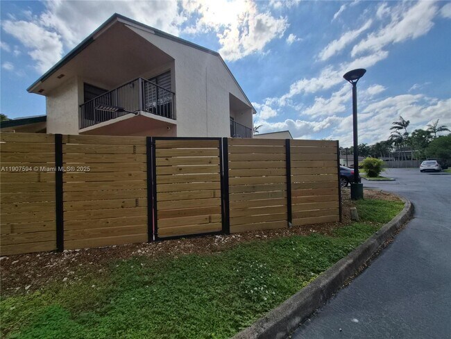 Building Photo - 10904 SW 72nd St