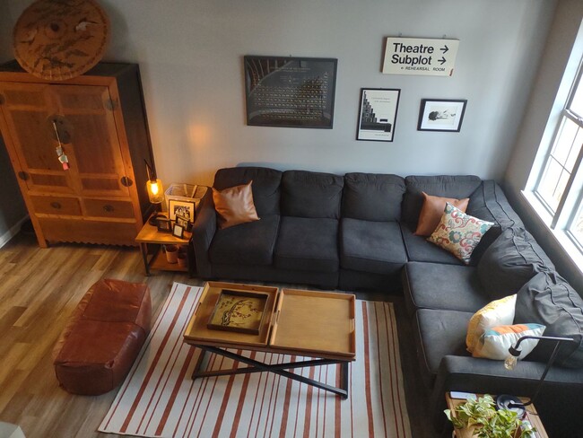 Foto del edificio - Extraordinary Three Bedroom/Two and a Half...