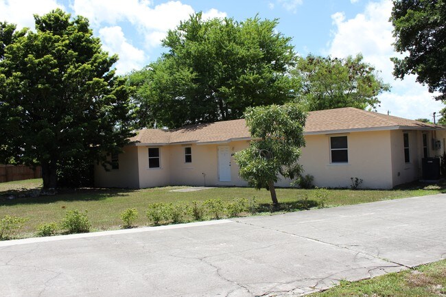 Foto del edificio - 4863 Coconut Rd