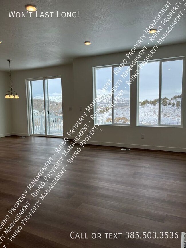 Building Photo - REDUCED RENT! 3 Bedroom/2.5 Bathroom townh...