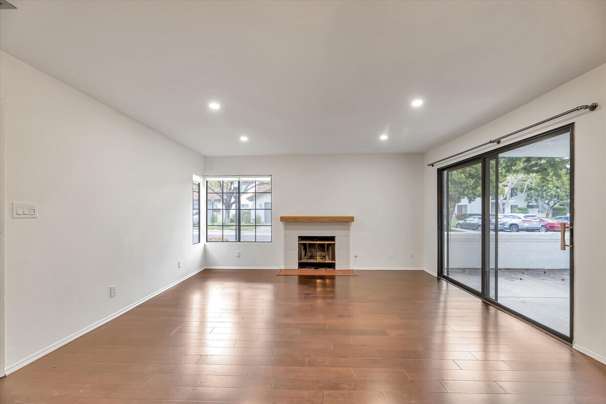 Primary Photo - 3560 Voyager Cir