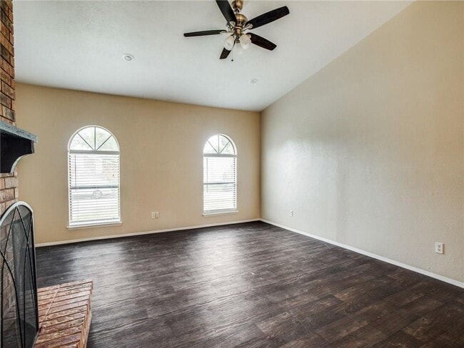 Building Photo - 960 Longhorn Dr