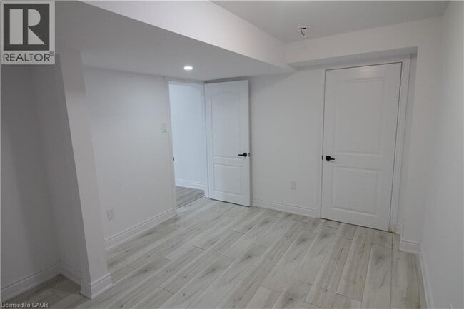 Building Photo - 473 Avens St