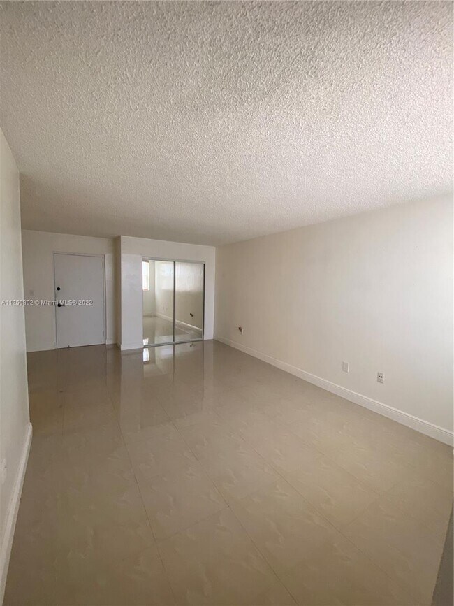 Foto del edificio - 9441 SW 4th St