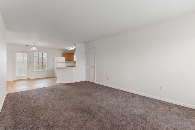 Foto del edificio - 6010 Castleford Dr