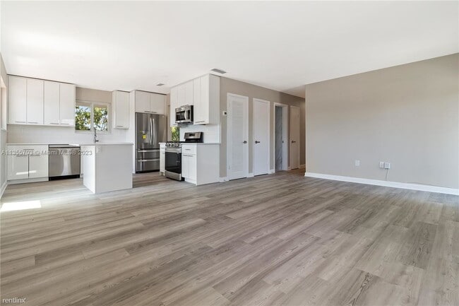 Building Photo - 3 br, 2 bath House - 2845 SW 24th St