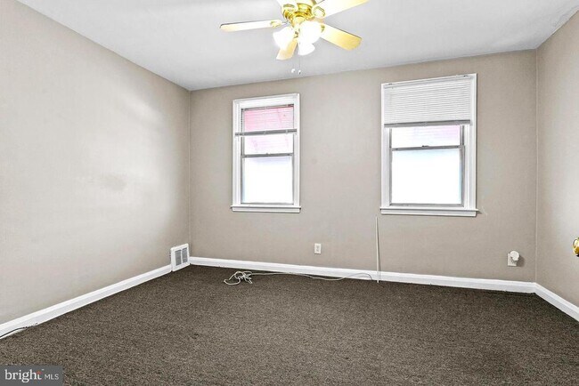 Foto del edificio - 1300 N Potomac St