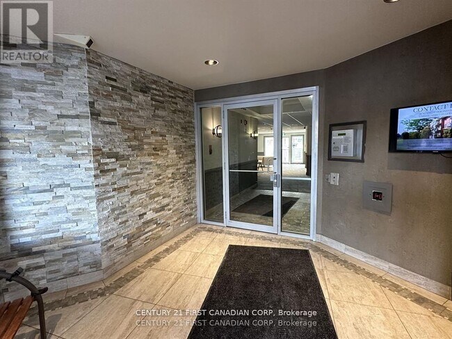 Photo du bâtiment - 5 Jacksway Crescent