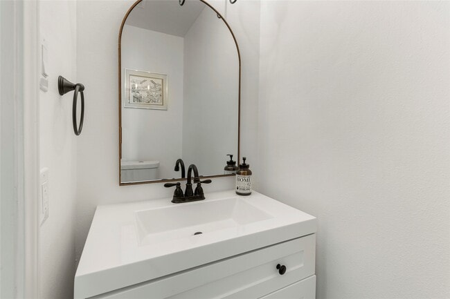 Building Photo - 1815 Saxony Ln