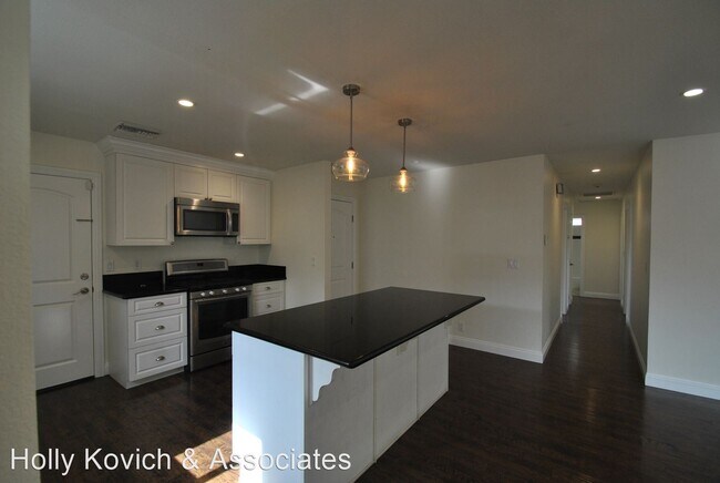 Building Photo - 4 br, 1.5 bath House - 5841 Santa Catalina...