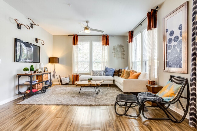 Building Photo - Town Commons