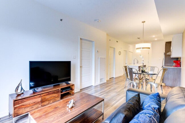 Building Photo - 40 Kirkland Private