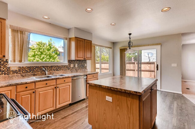 Building Photo - 5123 S Ouray Ct