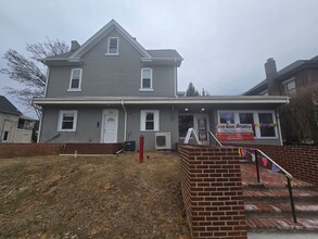 Building Photo - 801 W Broad St