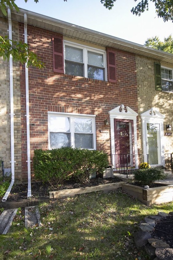 Foto principal - 8387 Norwood Dr