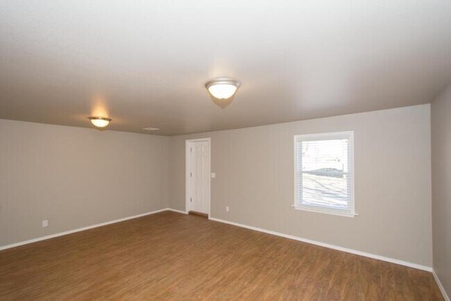 Foto del edificio - Spacious 1/1 Retreat – Steps from TU & Tulsa’s Hot Spots