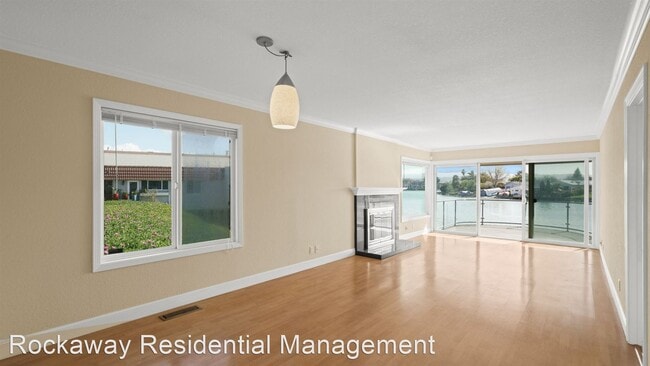 Building Photo - 3 br, 2 bath House - 464 FATHOM DR.