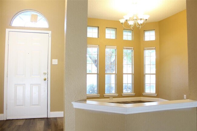 Building Photo - 3402 Los Alamos Ln