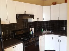 Building Photo - 198 Rogers Ave