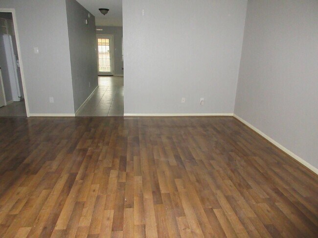 Foto del edificio - 14551 Misty Meadow Ln