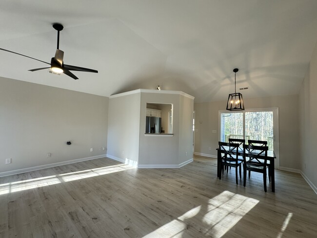 Family room with vaulted ceiling - 8017 Pine Oak Rd