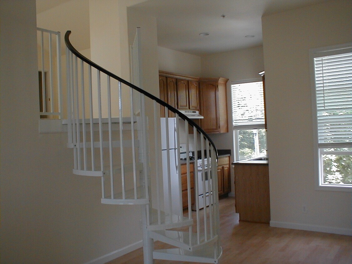 Building Photo - 306 Cottage St