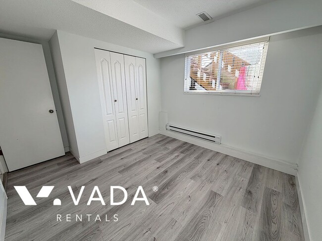 Building Photo - 10980 Swinton Crescent