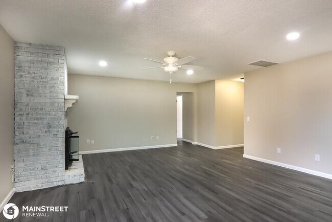 Foto del edificio - 221 CHEROKEE DR, YUKON, OK 73099