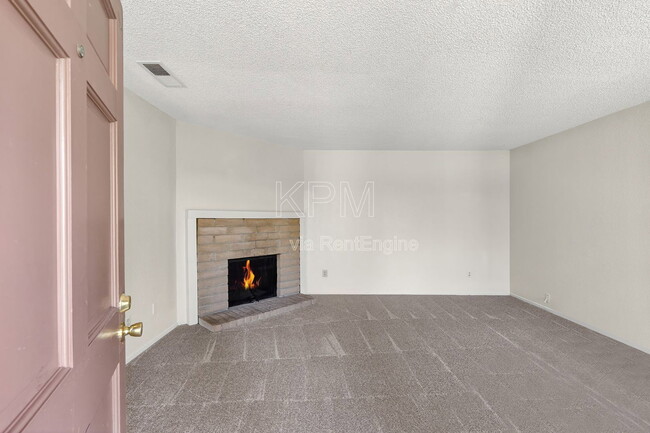 Foto del edificio - 7356 Kelley Dr